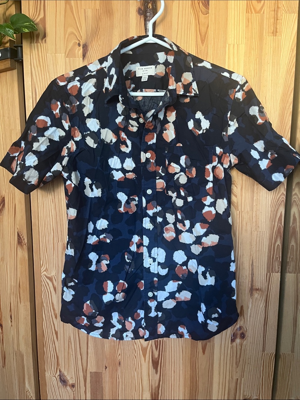 Club Monaco Short-Sleeve Floral Print Shirt (size XS)